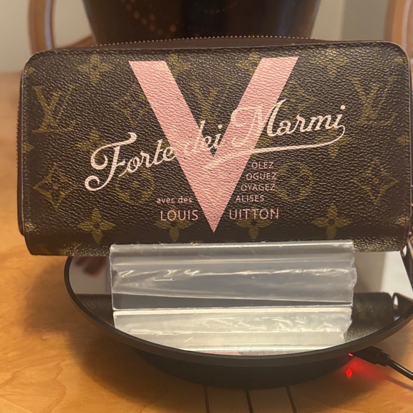 GUC Louis Vuitton Monogram World Tour Zippy Wallet Long - Picture 3 of 13